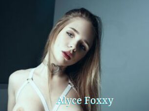 Alyce_Foxxy