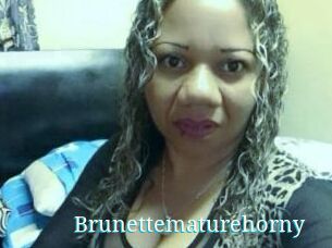 Brunettematurehorny