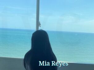 Mia_Reyes