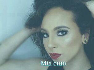 Mia_cum