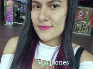 Mia_joones