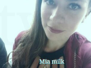 Mia_milk