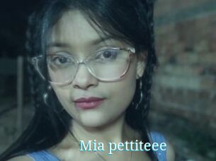 Mia_pettiteee